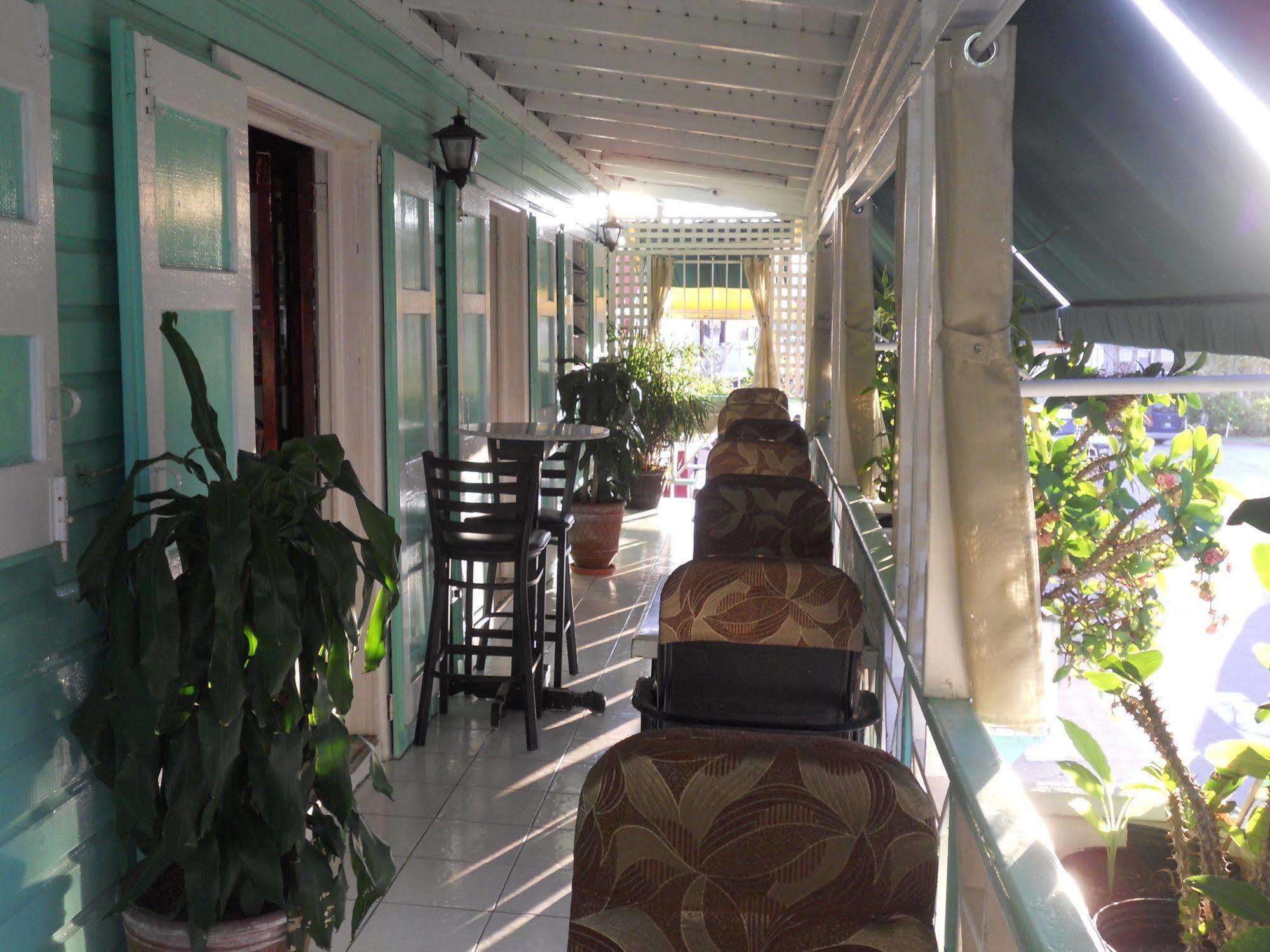 Seaview Inn バセテール エクステリア 写真
