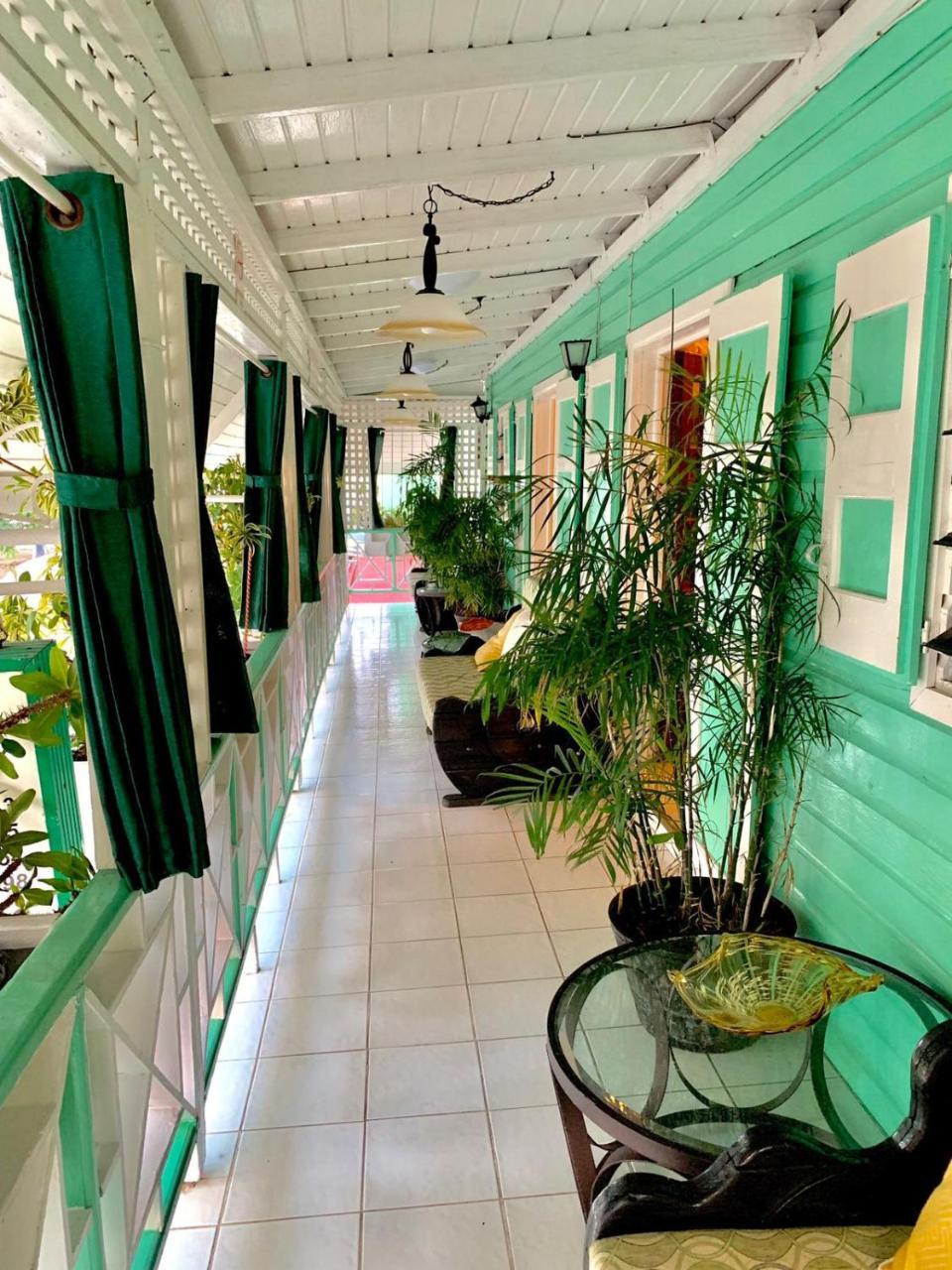 Seaview Inn バセテール エクステリア 写真