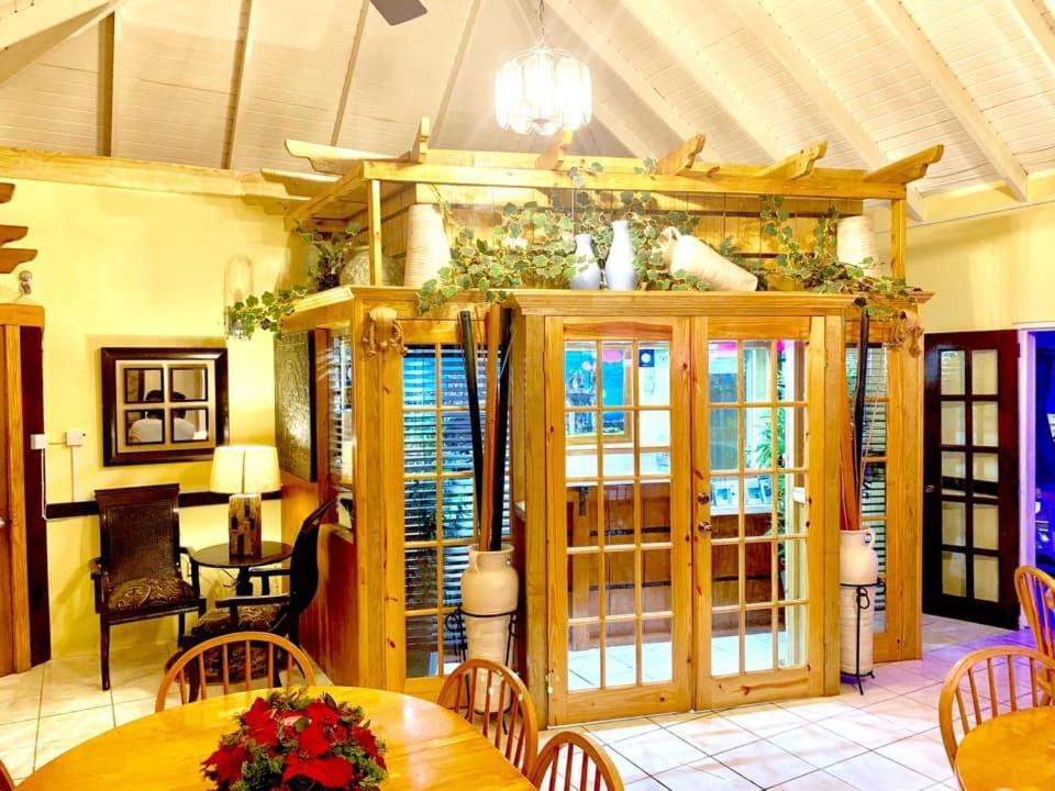 Seaview Inn バセテール エクステリア 写真